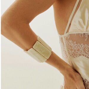 NWT/ Free People / NEW tomorrow bangle / sold out ivory color available here!